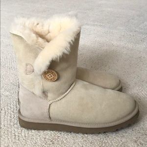 Uggs Bailey button women boot